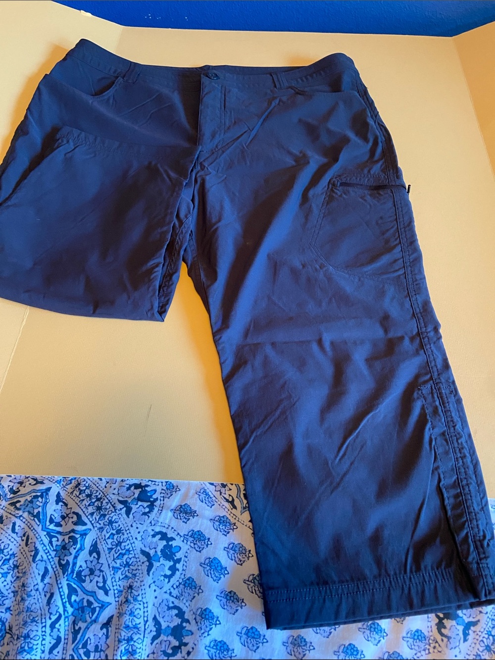 Eddie Bauer Navy Cropped Pants